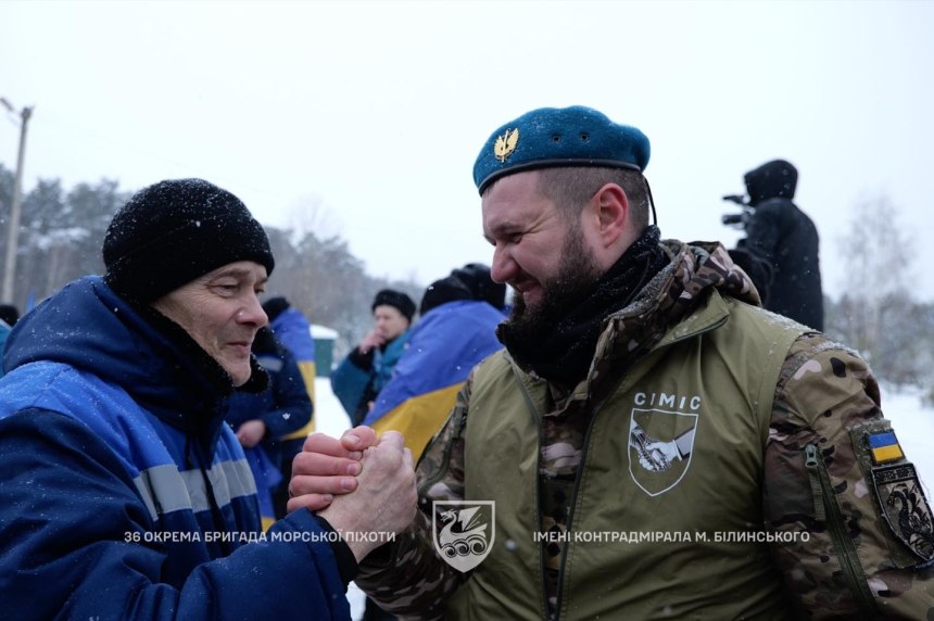 Из российской плена вернулись николаевские морпехи (фоторепортаж)