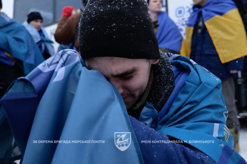 Из российской плена вернулись николаевские морпехи (фоторепортаж)