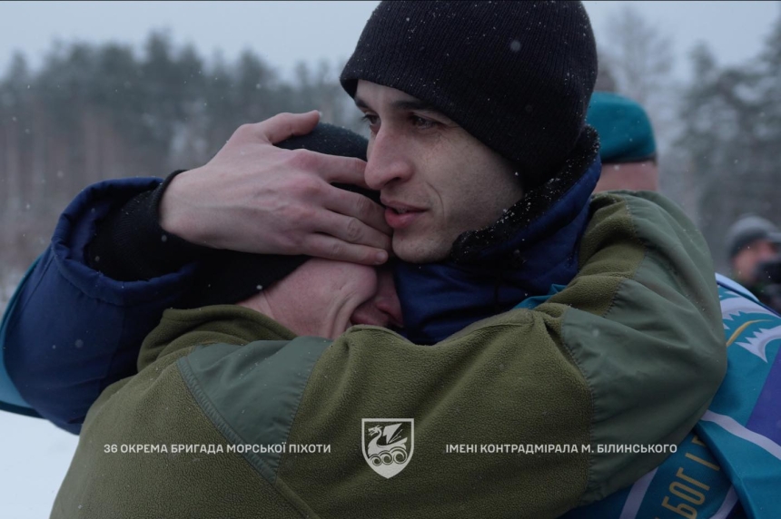 Из российской плена вернулись николаевские морпехи (фоторепортаж)