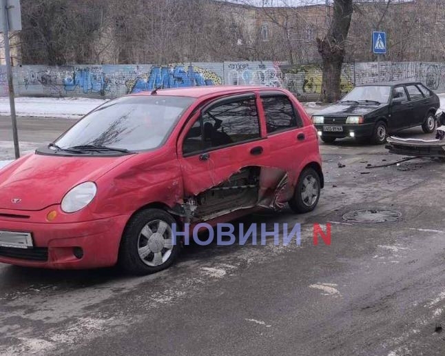 Вскрыло, словно консервную банку: «Киа» и «Деу» столкнулись в центре Николаева 