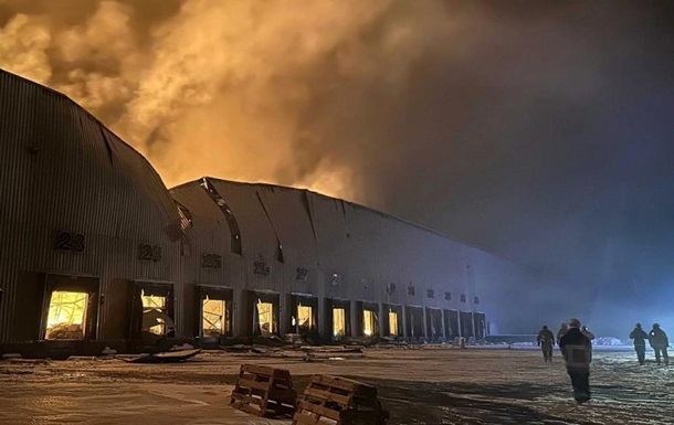 В Киевской области горят склады Рошен