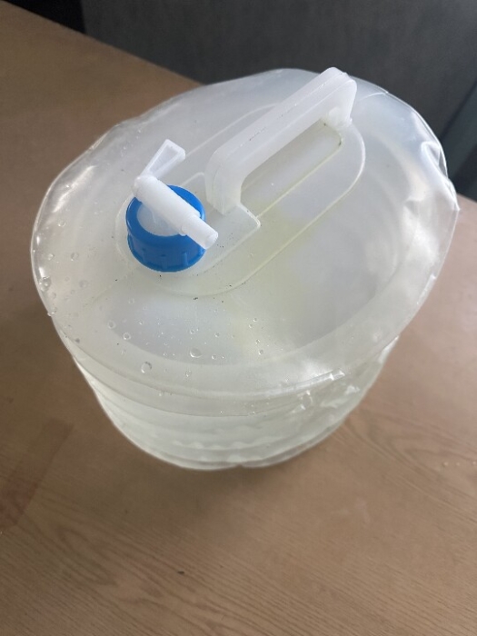 Від білизни до тачки: що можна купити на “барахолці” конфіскованого майна