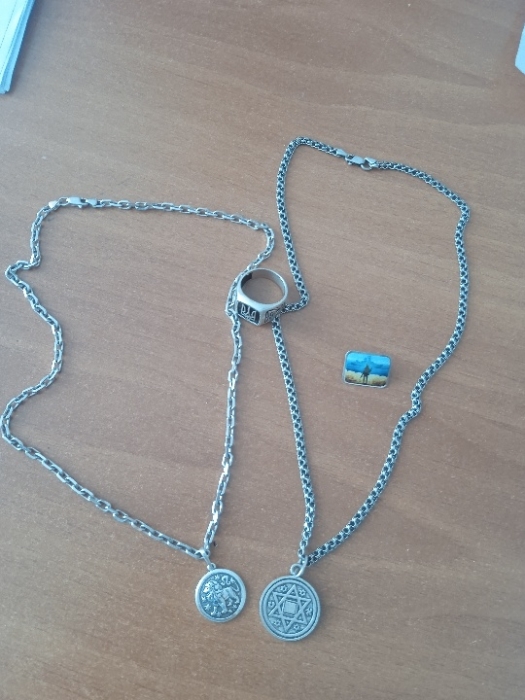 Від білизни до тачки: що можна купити на “барахолці” конфіскованого майна