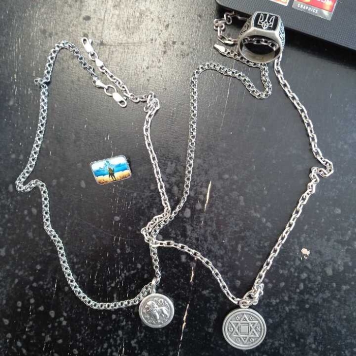 Від білизни до тачки: що можна купити на “барахолці” конфіскованого майна