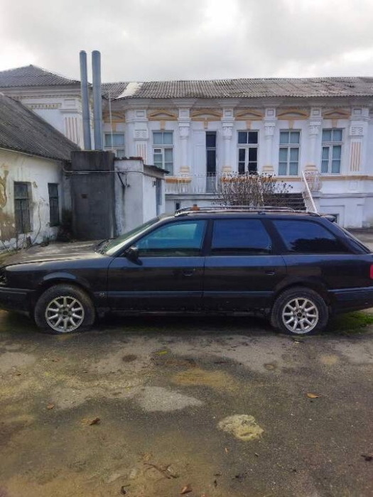 Від білизни до тачки: що можна купити на “барахолці” конфіскованого майна