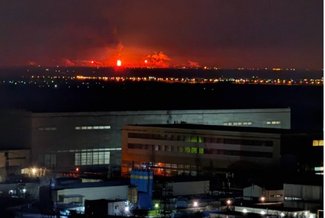 Волгоград атакували дрони: горів завод «Лукойл» (відео)