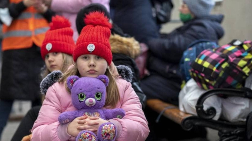 В Украине детей будут эвакуировать из зон боевых действий без согласия родителей: принят закон