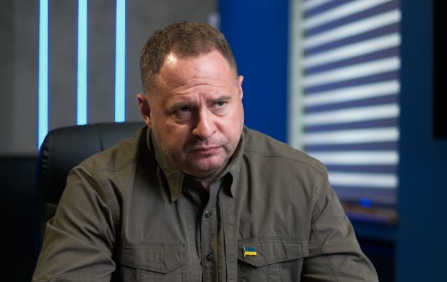 Зеленский опроверг, что уволил Ермака из-за коррупции