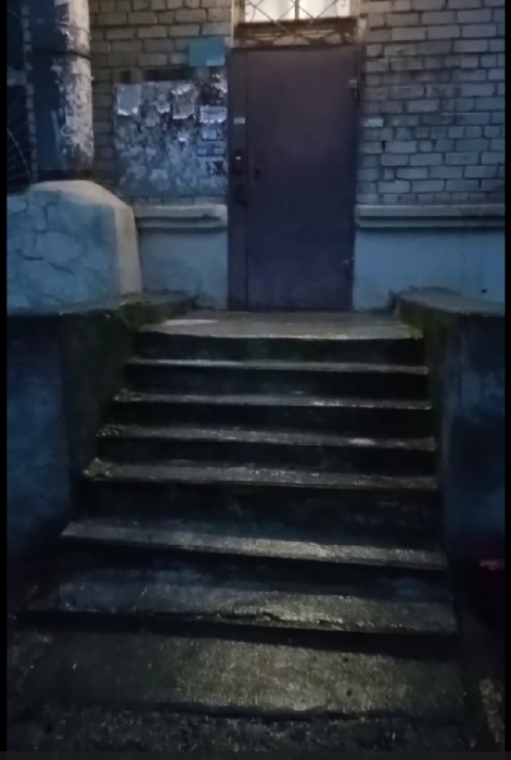 Двоє людей травмовані біля входу до під’їзду в Миколаєві: після публікації «Новин-N» там встановлять поручні