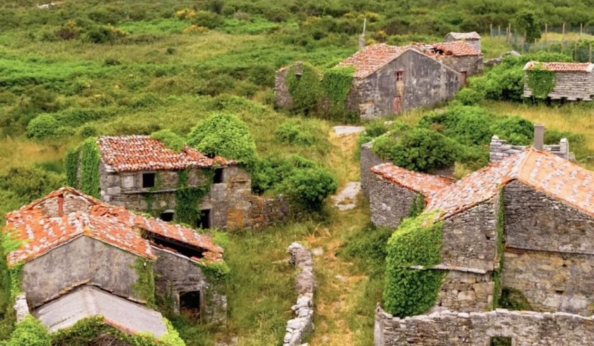 В Испании за копейки продают заброшенную деревню