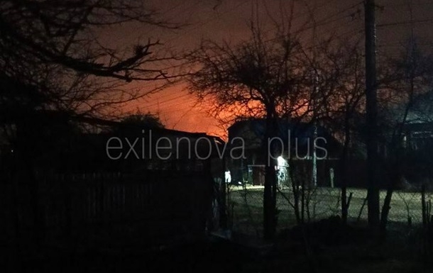 Масована атака дронів по Росії: горить НПЗ, зупинено аеропорти, перебої зі світлом (відео)