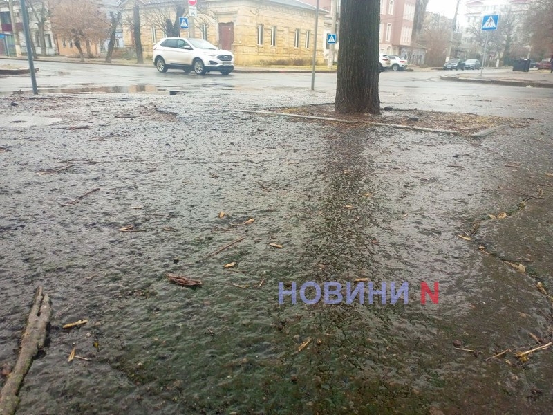 Мэр Николаева призвал досрочно завершить рабочий день из-за гололеда