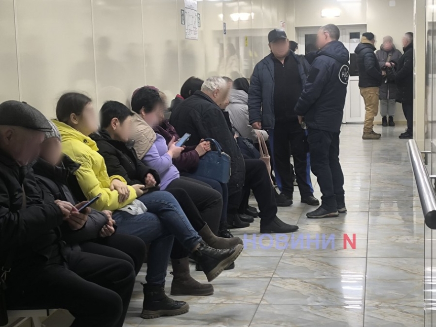 В очереди в николаевском травмпункте скопилось десятки человек – все травмированы из-за гололеда