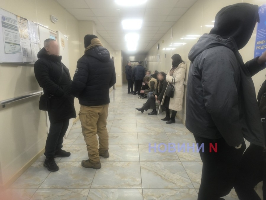 В очереди в николаевском травмпункте скопилось десятки человек – все травмированы из-за гололеда