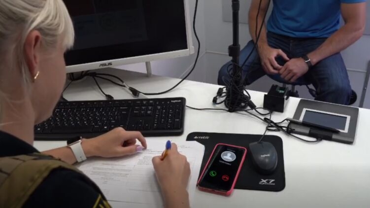 Украинец сменил пол на женский: его не мобилизовали