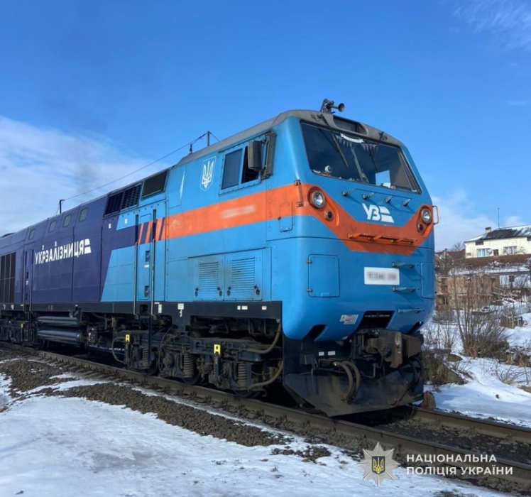 Поскользнулся и упал на колею: мужчина погиб под колесами спецпоезда