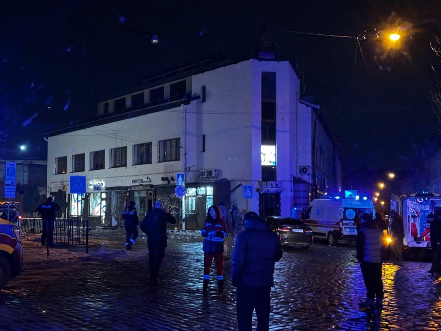 Взрыв в центре Львова: есть погибший, среди пострадавших — полицейские