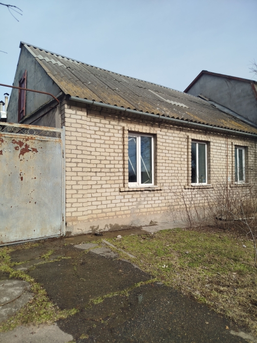 У Миколаєві посеред білого дня вкрали батареї з будинку: вулицю заливає вода (відео)