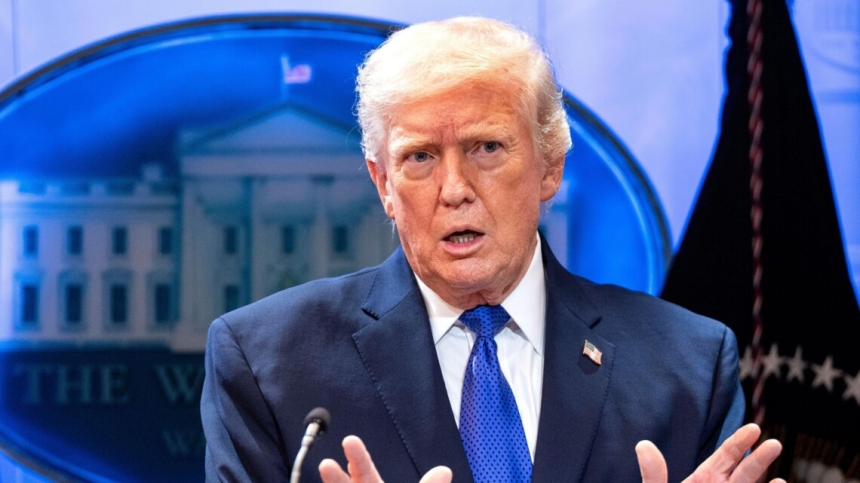 Трамп объявил о прекращении торговли с Испанией