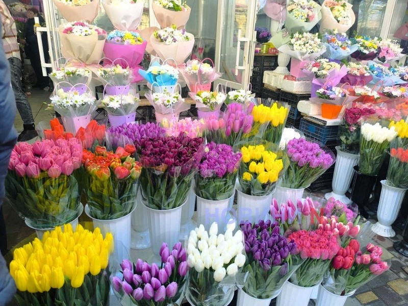 8 марта в Николаеве: на цветочных рынках ажиотаж (фоторепортаж)