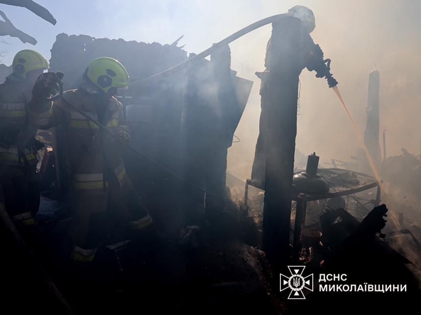 На Миколаївщині масштабно горів очерет: за добу знищено 7200 кв. м