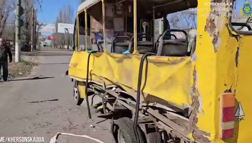 Удар по маршрутке в Херсоне: число пострадавших возросло до 20 человек