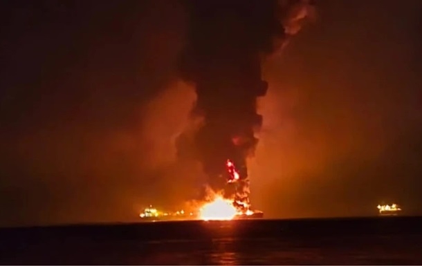 В Персидском заливе горят два нефтяных танкера, - СМИ