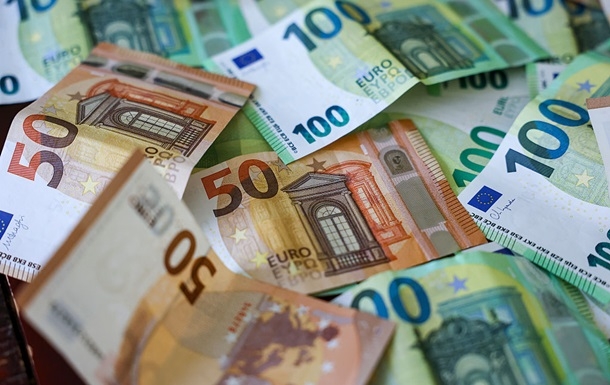 7-летний мальчик принес в школу 5000 евро: решил похвастаться