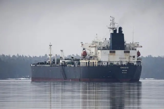 США скасували санкції на російську нафту на 30 днів