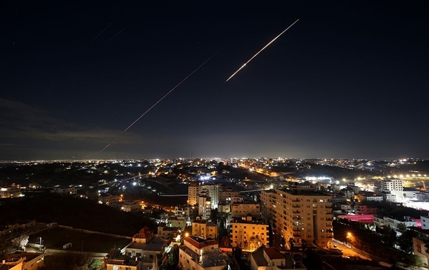 Іран вдарив ракетами по Ізраїлю