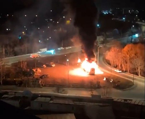 Во Львове прогремел взрыв: горит автобус