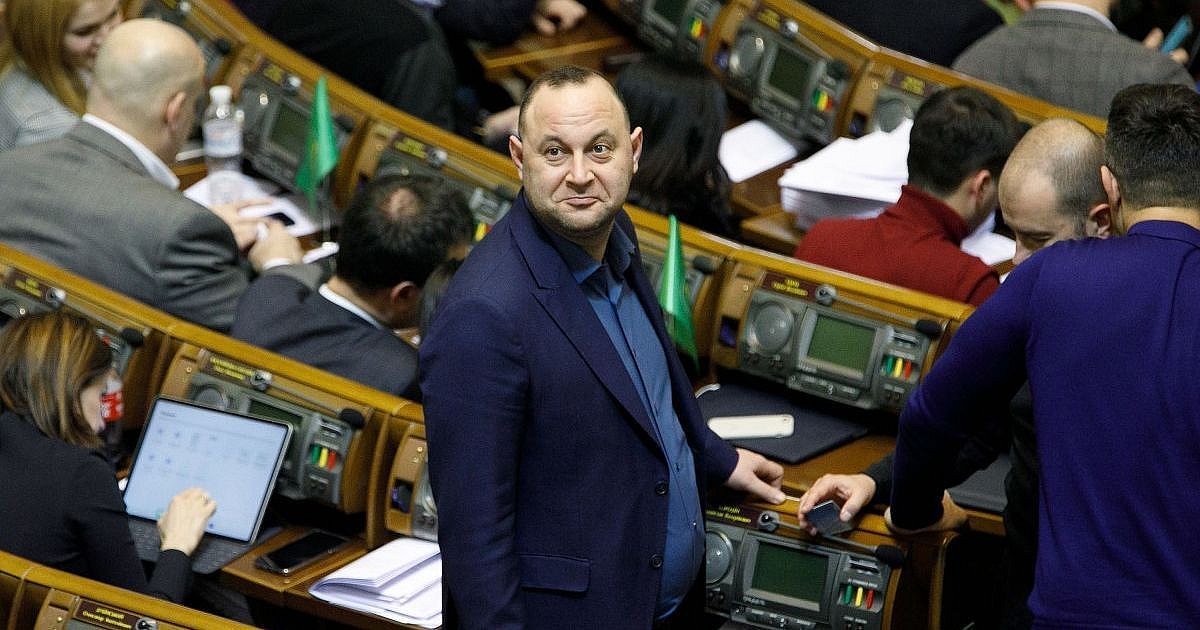 Миколаївський нардеп Негулевський показує у Раді електронний браслет на нозі та скаржиться на несправедливість