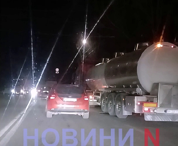 Затор у центрі Миколаєва збільшується (відео)