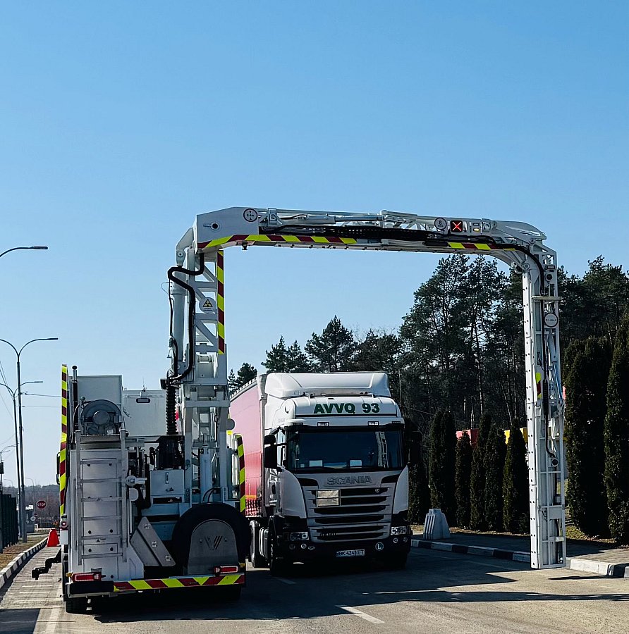На кордоні з Польщею почали тестувати нові мобільні сканери