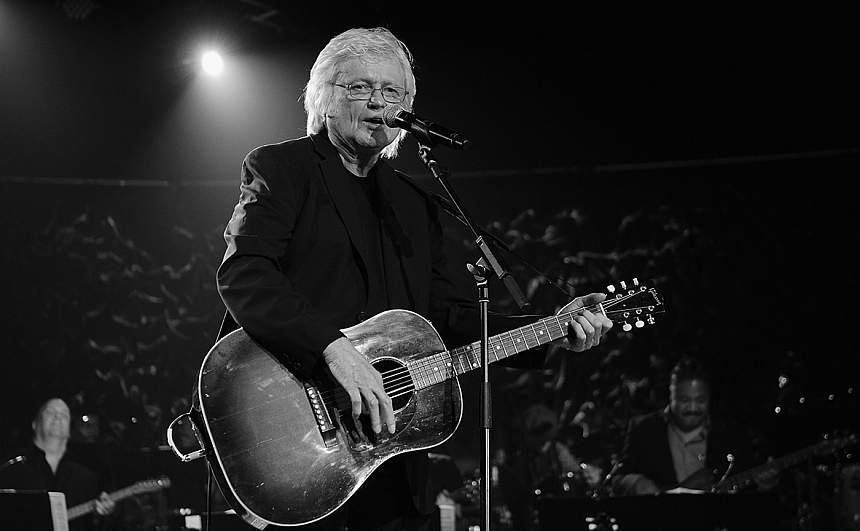 Помер відомий музикант та близький родич Анджеліни Джолі