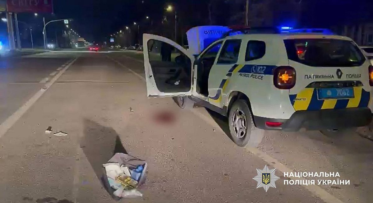 В Одессе теракт: неизвестные из автомобиля расстреляли полицейский патруль (видео)