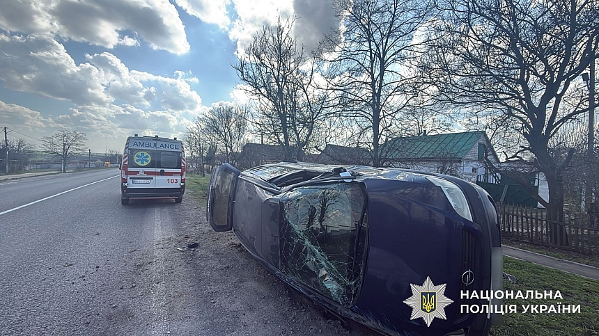 Не впорався з керуванням: під Миколаєвом перекинувся «Опель», водій загинув