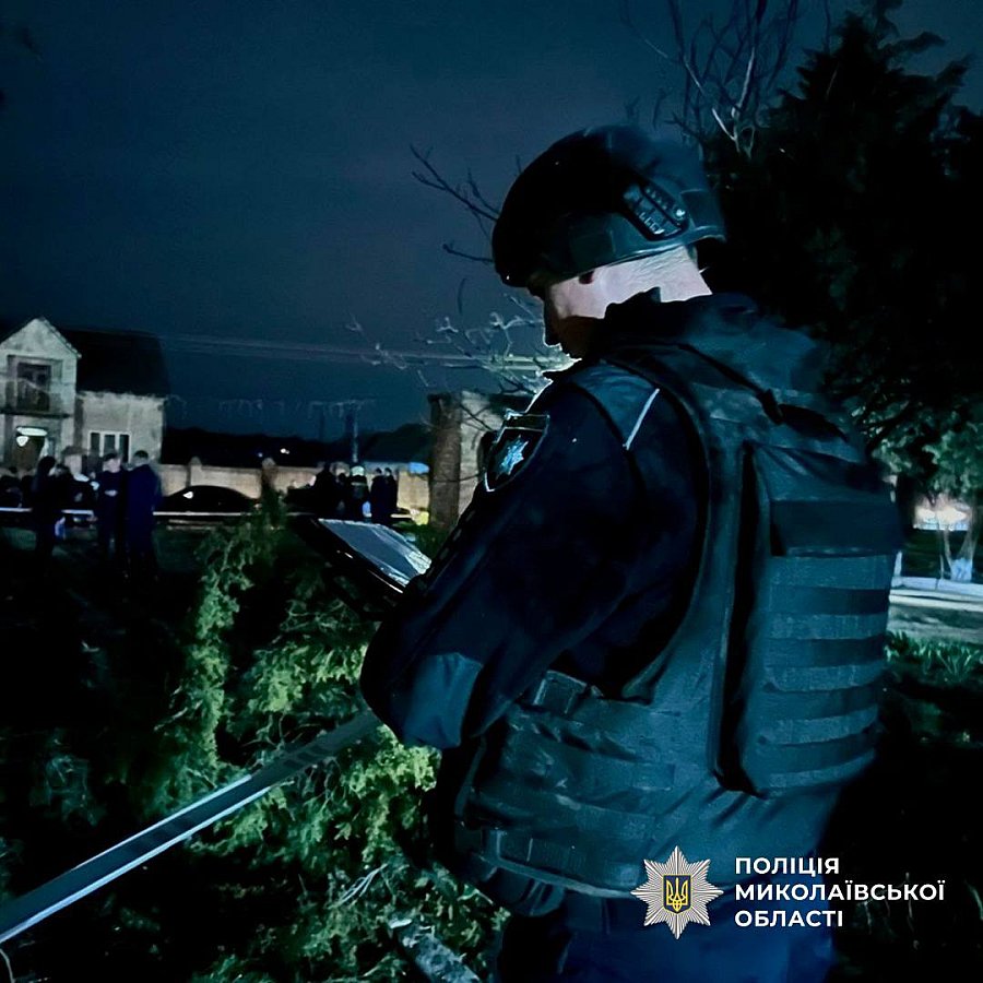 Падіння «Шахеда» та постраждалі діти: поліція показала фото наслідків у Миколаївському районі