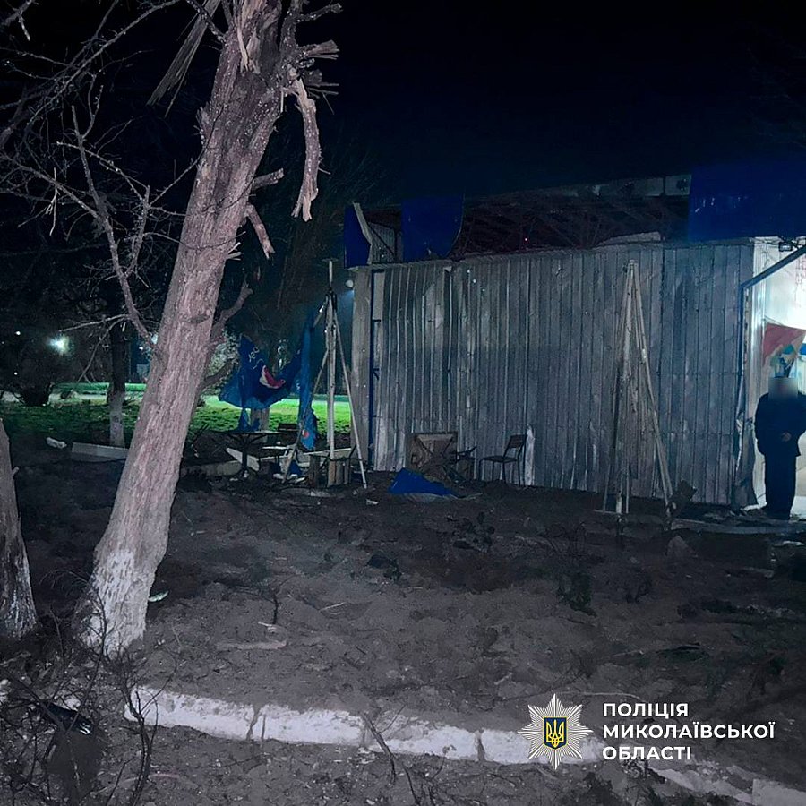 Падіння «Шахеда» та постраждалі діти: поліція показала фото наслідків у Миколаївському районі