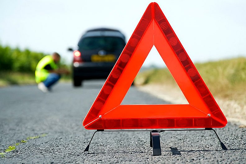 У Миколаєві мопедист врізався в автомобіль і втік: поліція розшукує винуватця