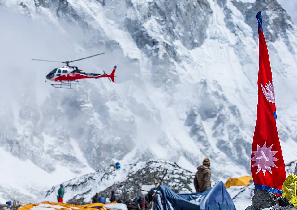 Гіди на Евересті травили туристів, щоб заробити на евакуації