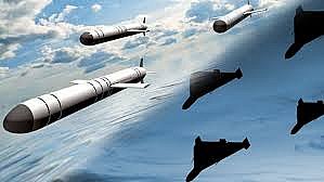 Массированная атака: вражеские дроны и крылатые ракеты в небе над Украиной