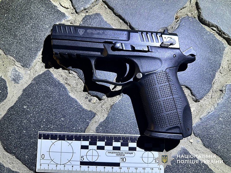 У центрі Тернополя конфлікт двох компаній закінчився стріляниною та пораненням