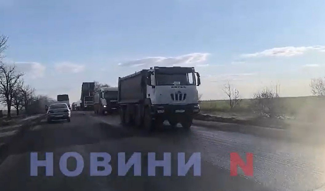 На трассе Одесса — Николаев идет активный ремонт: движение затруднено