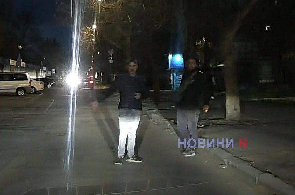 Пешеходы «отжимают дорогу» у водителей в Николаеве (видео)