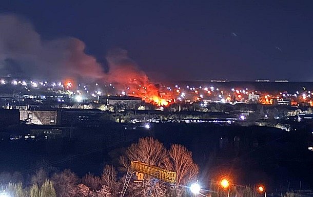 Ночью дроны атаковали объекты оккупантов в Луганске и Феодосии (фото, видео)