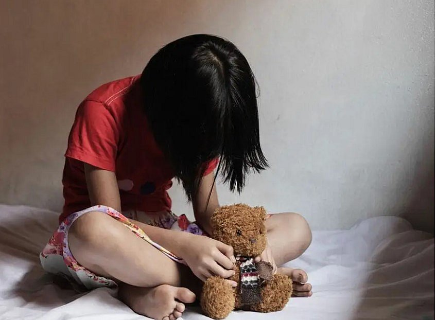 Вітчим розбещував 13-річну падчерку в Миколаївській області