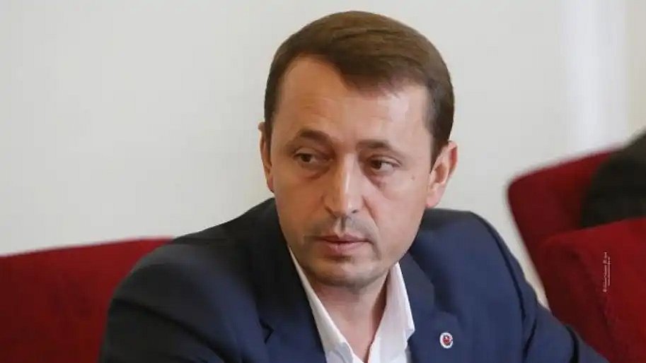 Mercedes, Lexus та Range Rover: депутати України витратили не менше 100 млн грн на елітні авто