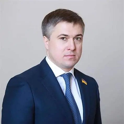 Mercedes, Lexus та Range Rover: депутати України витратили не менше 100 млн грн на елітні авто