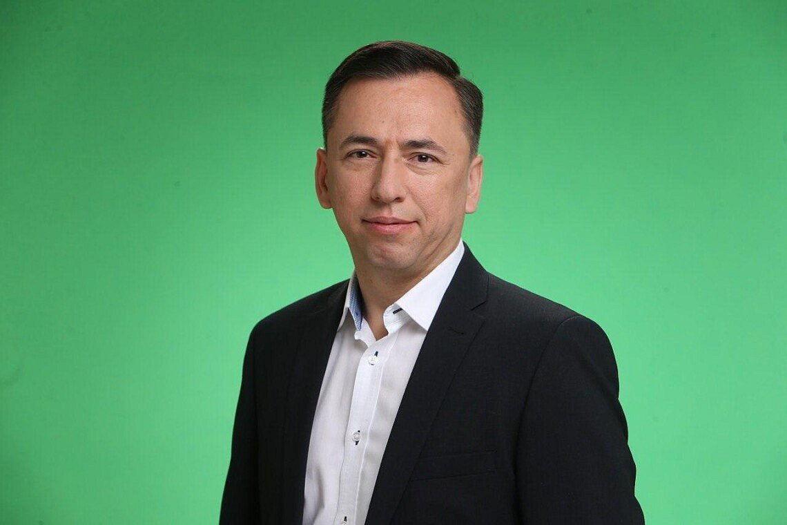 Mercedes, Lexus и Range Rover: депутаты Украины потратили не менее 100 млн грн на элитные авто 